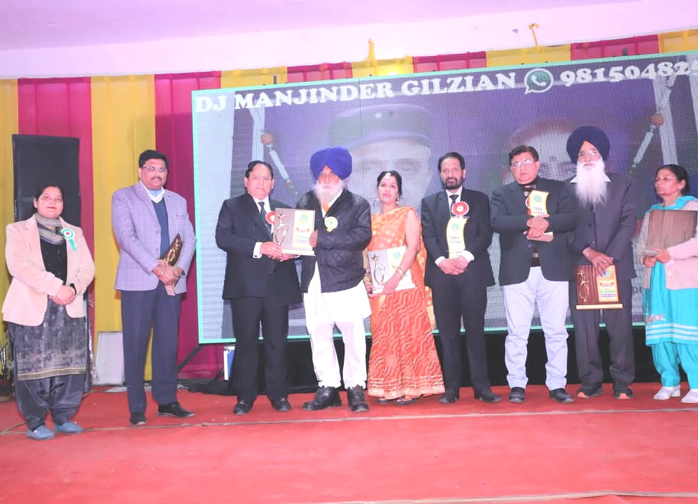 Saint Soldier Education Group honoured great blood donor Bhai Barinder Singh Masiti